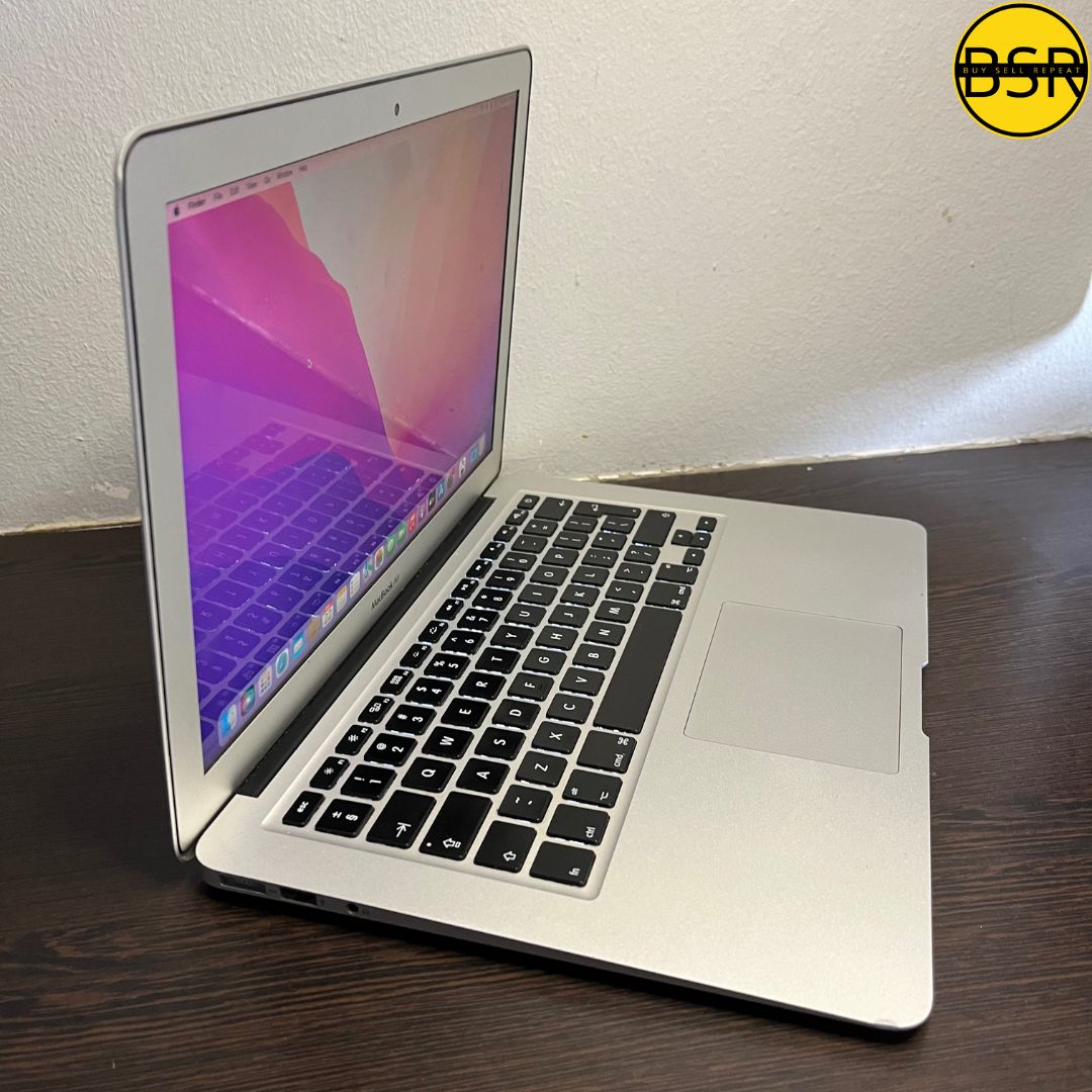 Apple MacBook Air (2017) 13 inch Intel i5 128GB (Pre-owned)